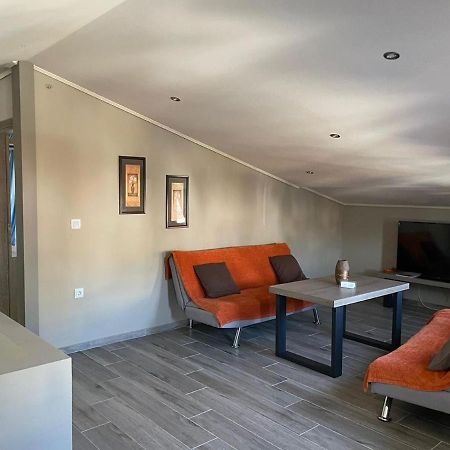 Aretoysa Center Luxury Suites 2 Néa Péramos 외부 사진