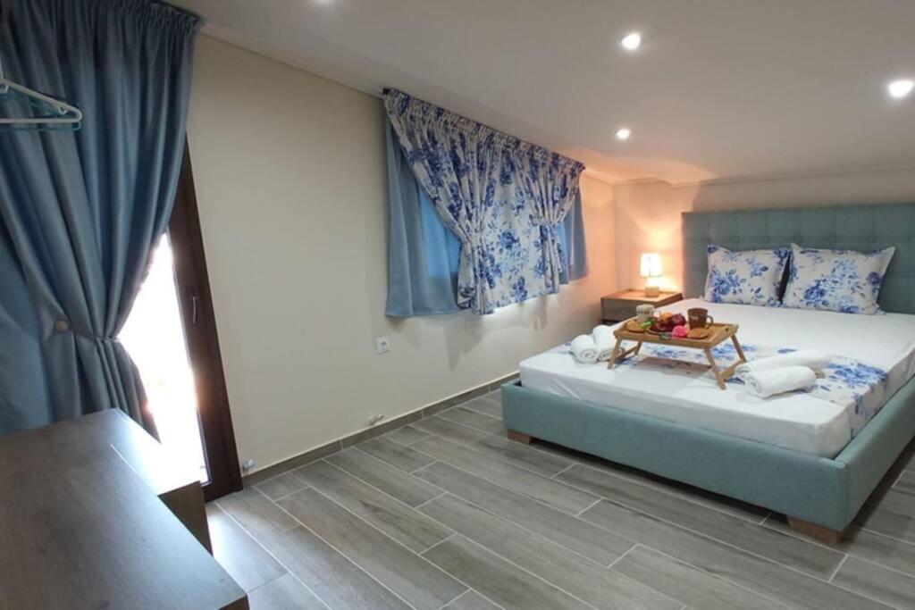 Aretoysa Center Luxury Suites 2 Néa Péramos 외부 사진