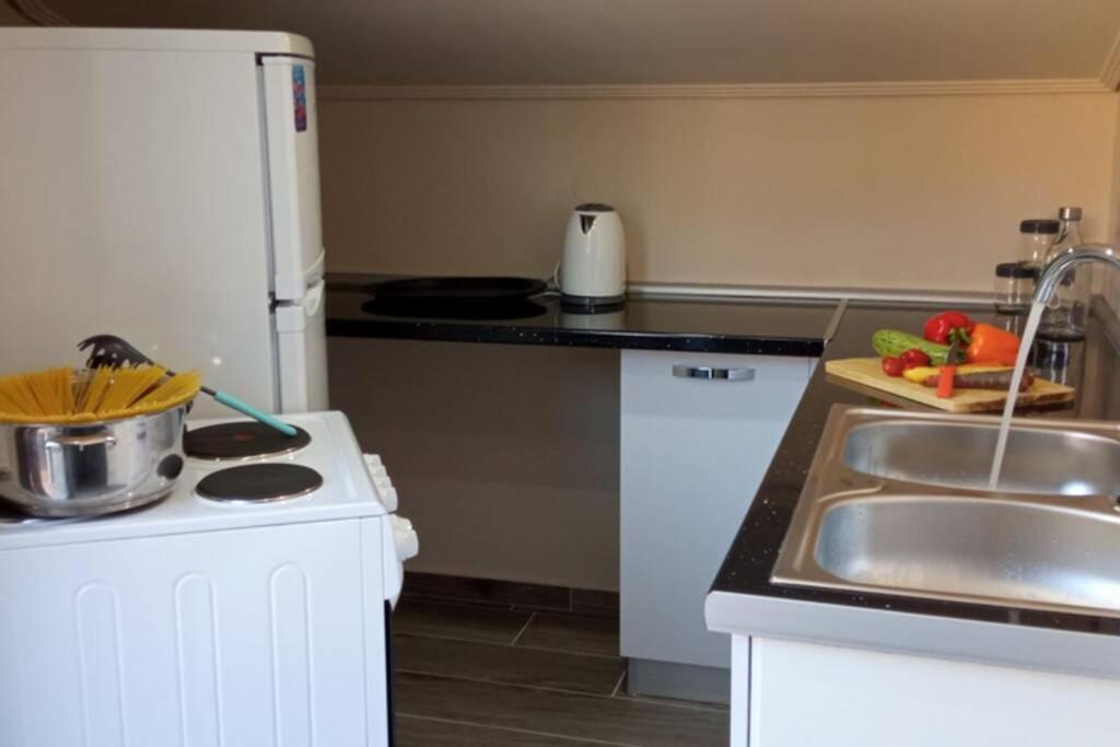 Aretoysa Center Luxury Suites 2 Néa Péramos 외부 사진