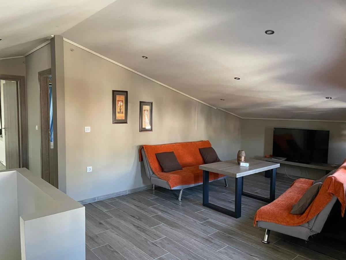 Aretoysa Center Luxury Suites 2 Néa Péramos 외부 사진
