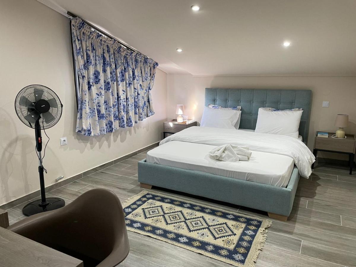 Aretoysa Center Luxury Suites 2 Néa Péramos 외부 사진