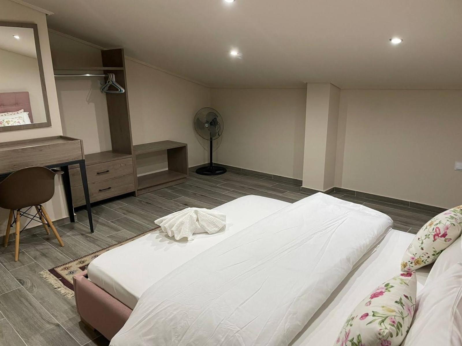 Aretoysa Center Luxury Suites 2 Néa Péramos 외부 사진